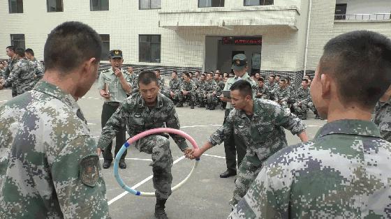 兵哥哥玩手机游戏,兵哥哥游戏机