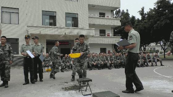 兵哥哥玩手机游戏,兵哥哥游戏机