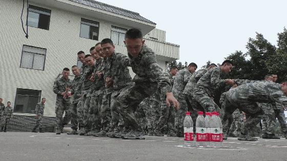 兵哥哥玩手机游戏,兵哥哥游戏机