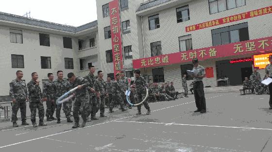 兵哥哥玩手机游戏,兵哥哥游戏机