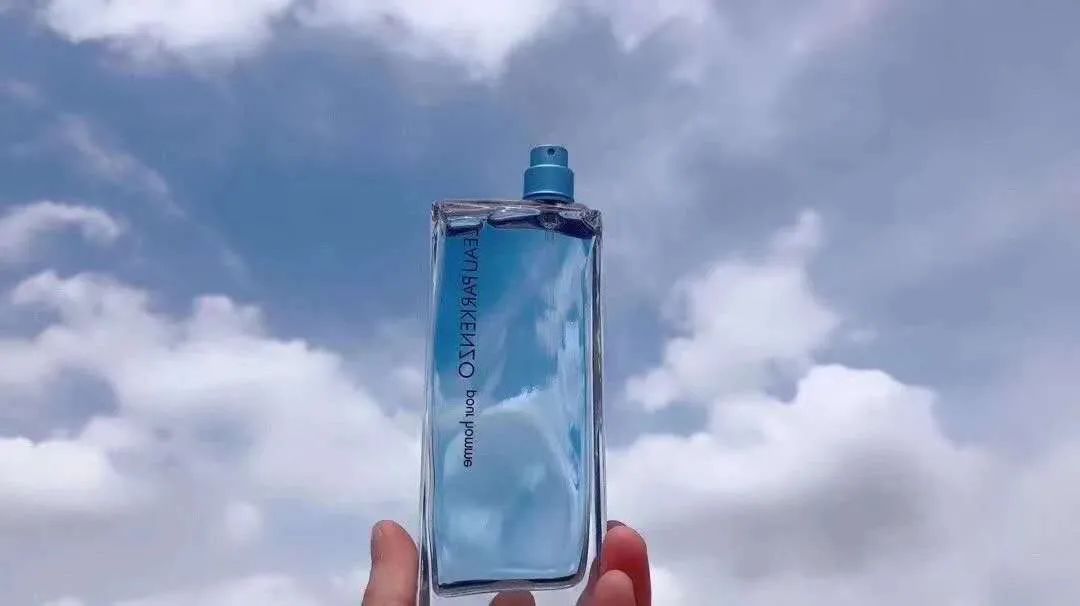 巴黎为她的儿子哭泣，Kenzo创始人高田贤三因新冠在法去世