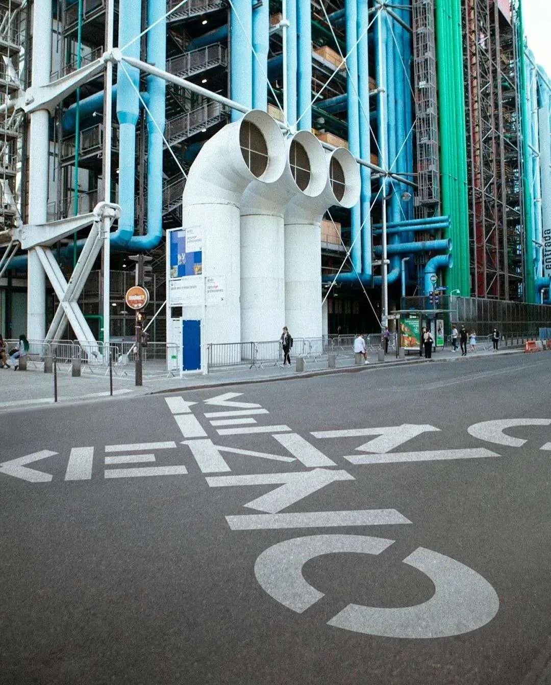 巴黎为她的儿子哭泣，Kenzo创始人高田贤三因新冠在法去世