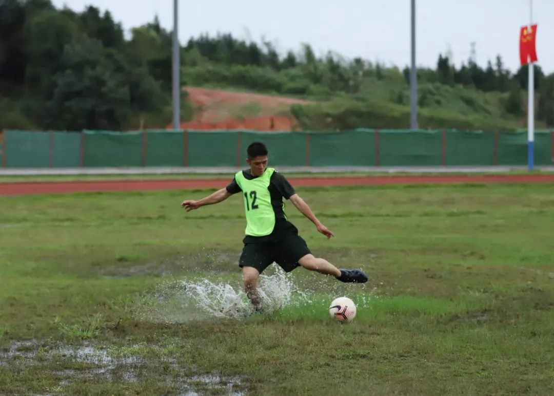 足球场上的兵哥哥,兵哥哥足球比赛