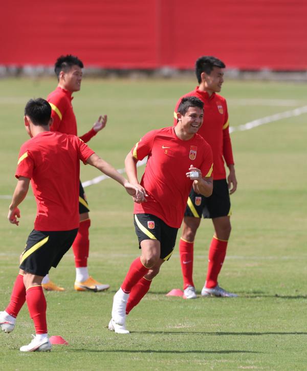 国足足球热身训练10个动作,国足在深圳训练是在哪里集结