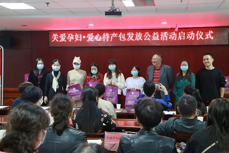 卓刀泉街联合爱心医院，为辖区准妈妈免费发放爱心待产包