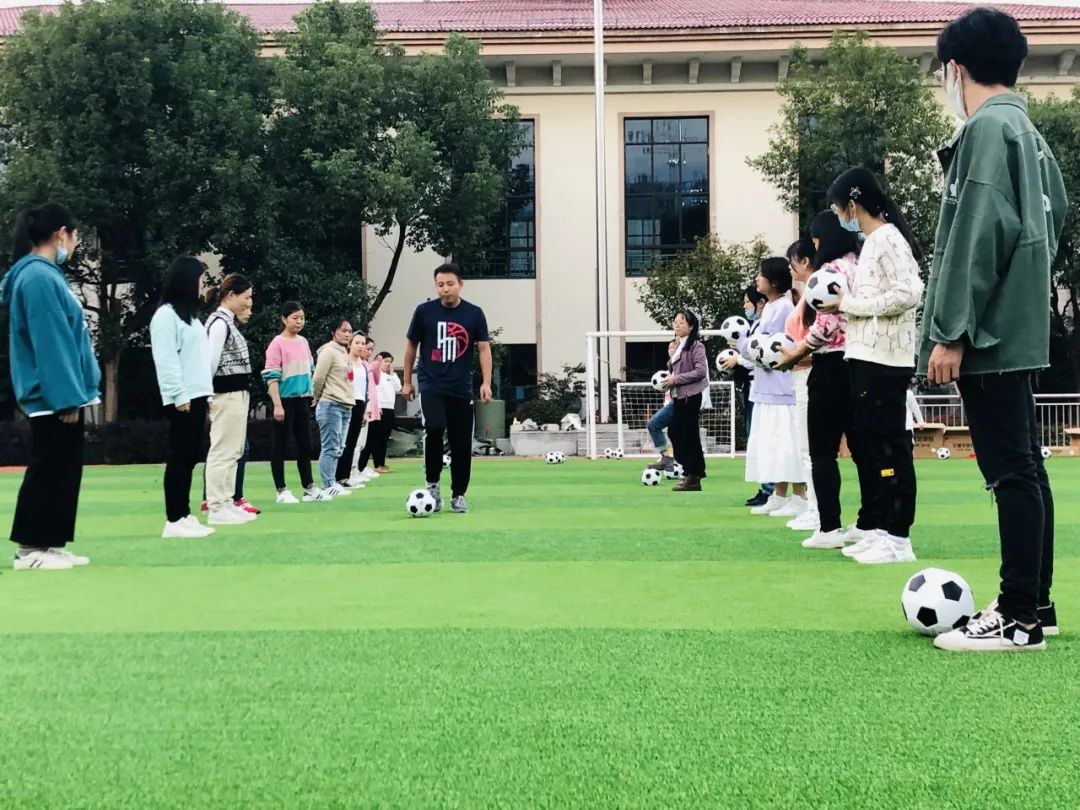 幼儿教师足球培训简报,幼儿园教师足球培训报道