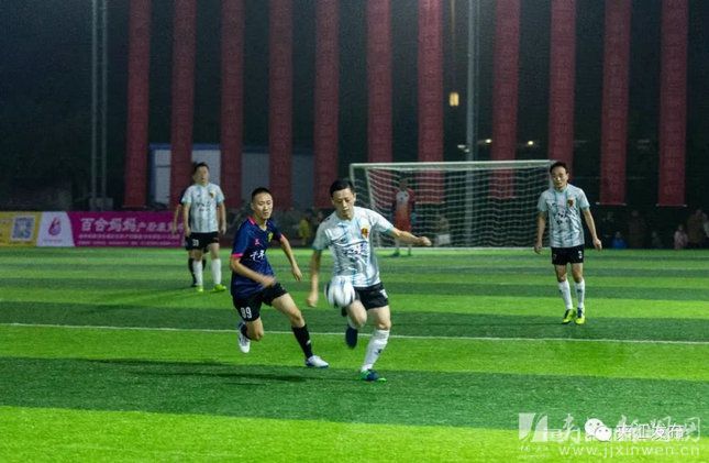 绿茵场上的争霸赛,绿茵足球比赛现场