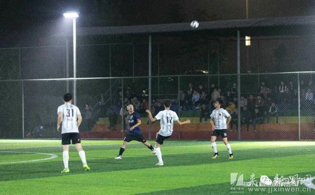 绿茵场上的争霸赛,绿茵足球比赛现场