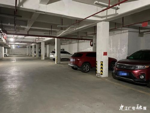 市民质疑小区停车该不该收费,九江前进东路华隆莱茵美郡