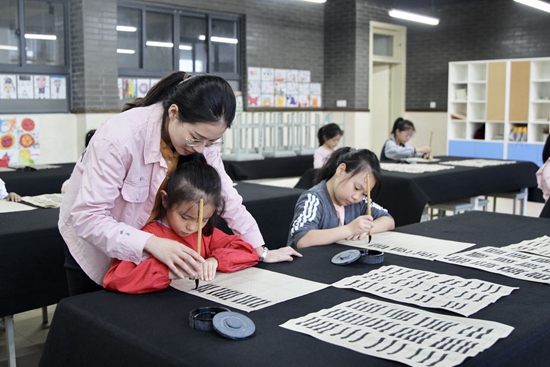 杭州小学免费托管教育,杭州小学生托管新模式