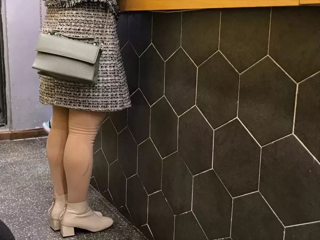 秋冬怎么穿出骨感腿,秋冬温柔甜系不露腿穿搭