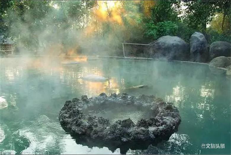 泡温泉红河州,红河州哪里有室内单独泡温泉的