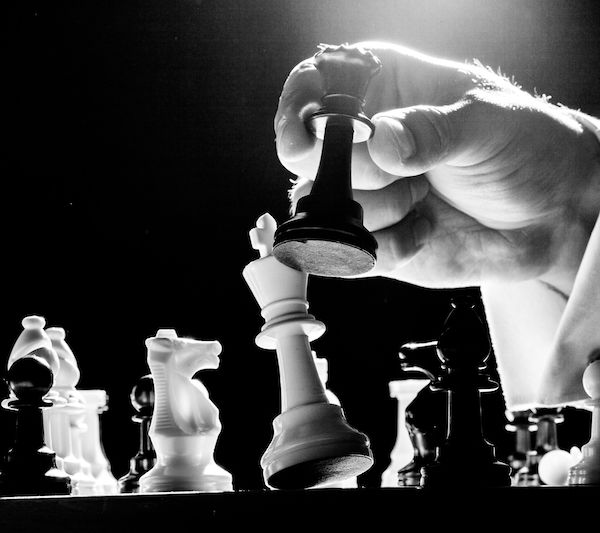 迅雷内斗再起：高层大换血，抛弃区块链主业，用户股民被套牢