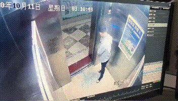 男子因情感纠纷居然拿“武士刀”威胁前女友，还叫人来强行撬门……