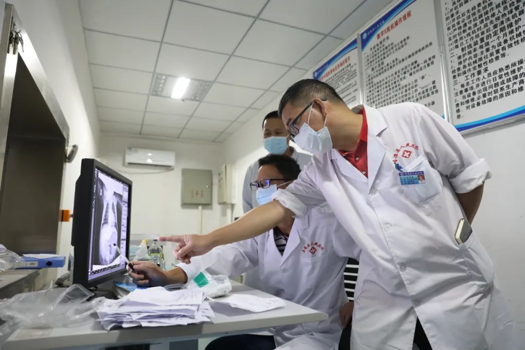 走进大凉山的路上,走进大凉山爱心传递