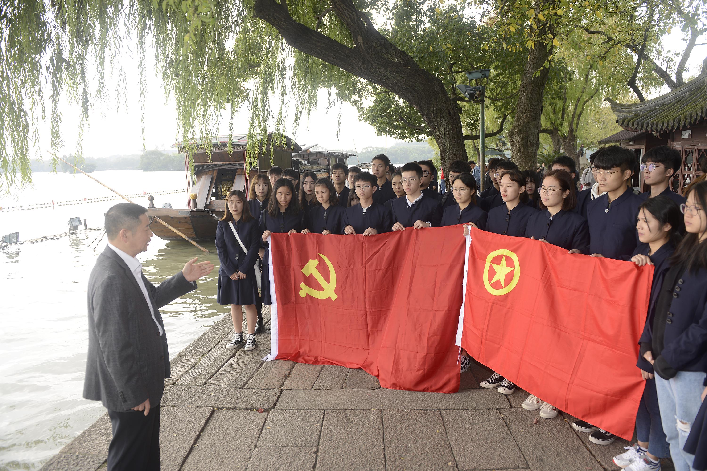 浜斿勾鐑闈掓槬,浜斿勾鍐涙梾闈掓槬