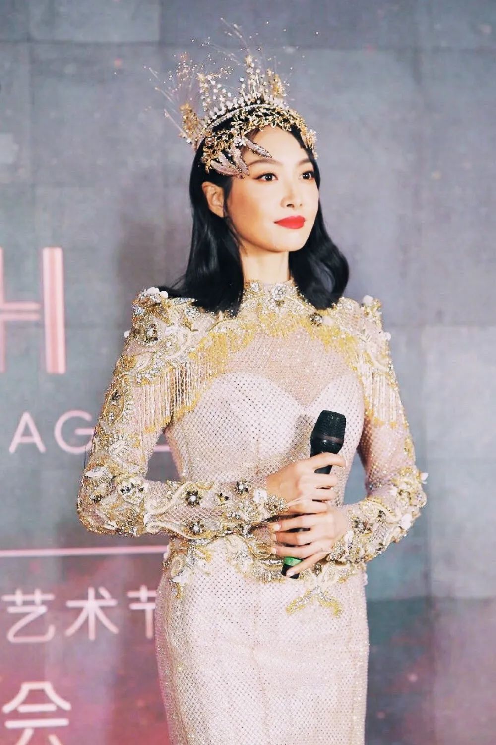 三天打鱼两天晒网｜八戒的珍珠汗衫又在时尚圈翻红了