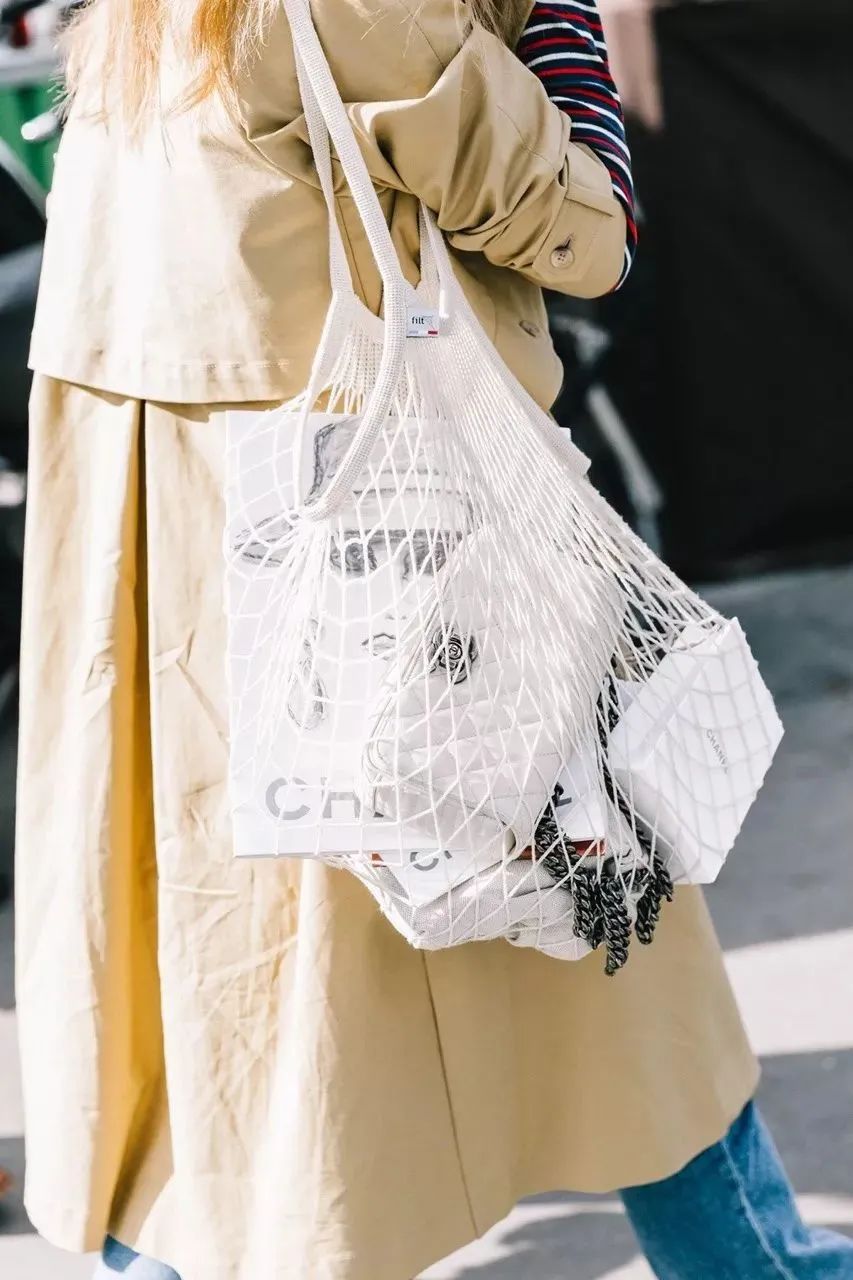 三天打鱼两天晒网｜八戒的珍珠汗衫又在时尚圈翻红了