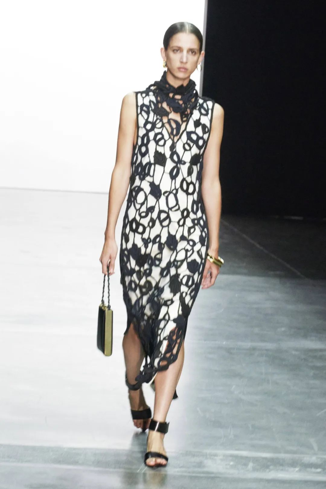 三天打鱼两天晒网｜八戒的珍珠汗衫又在时尚圈翻红了