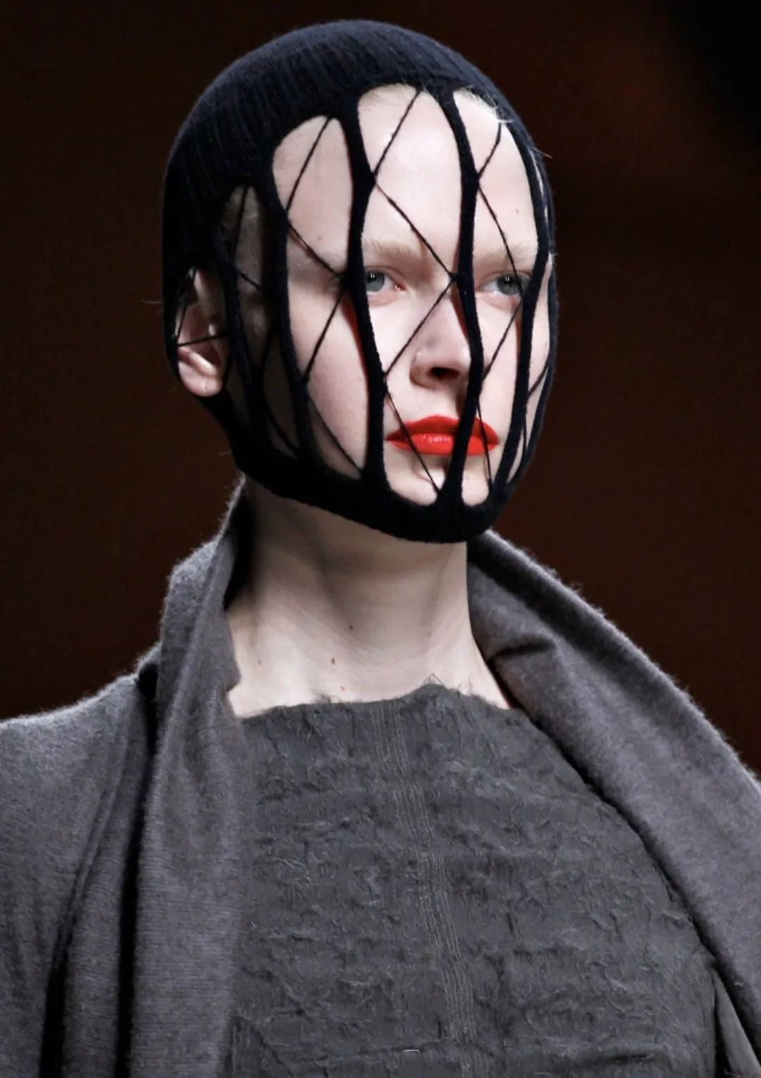 三天打鱼两天晒网｜八戒的珍珠汗衫又在时尚圈翻红了