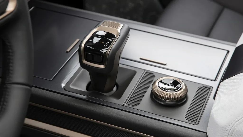 2022gmc悍马ev电动皮卡,2011款悍马h33.7四驱越野皮卡