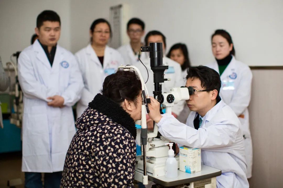 【全面小康•*战统**心声】用医者仁心，做光明使者