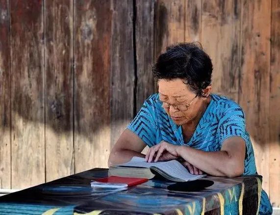 这是一个没有文盲的国家！泉州摄影师探秘实拍“朝鲜表情”