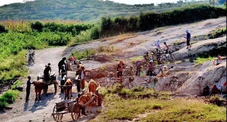 这是一个没有文盲的国家！泉州摄影师探秘实拍“朝鲜表情”