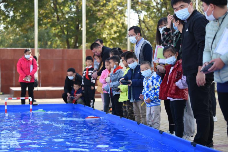 水上足球、童车试驾……新湖北路小学师生沉浸式体验“STEM”教育