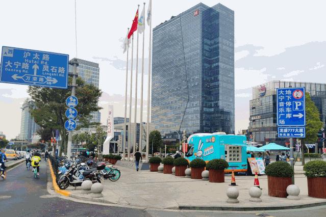 羡慕！静安首辆流动餐车开到这里↑↑↑美食多到挑花眼，还有人人都想要的功能……