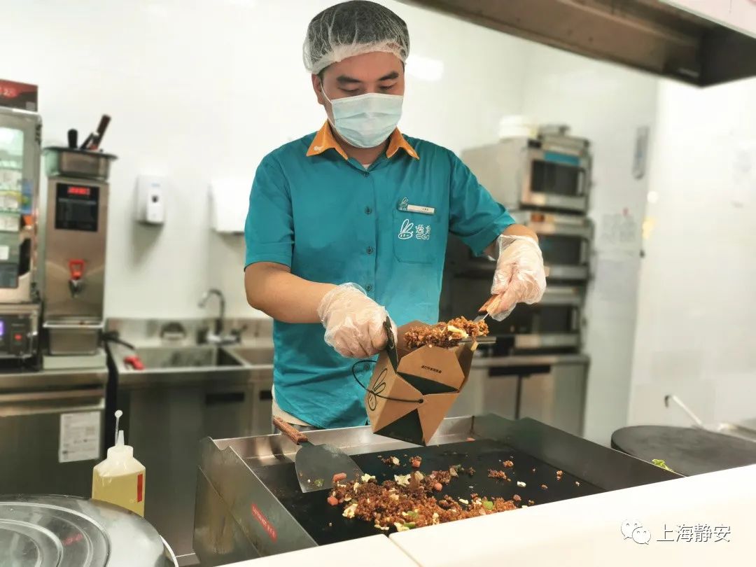 羡慕！静安首辆流动餐车开到这里↑↑↑美食多到挑花眼，还有人人都想要的功能……