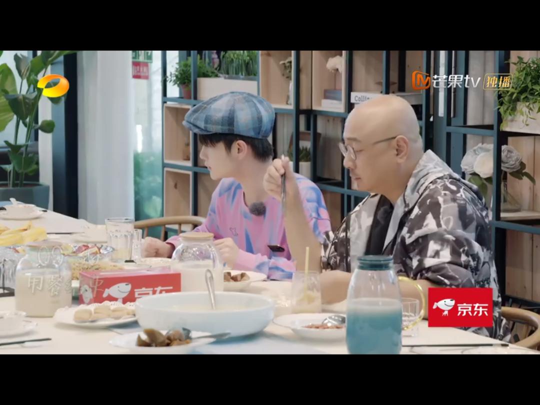 张雨绮乘风破浪初舞台采访,张雨绮唱走音