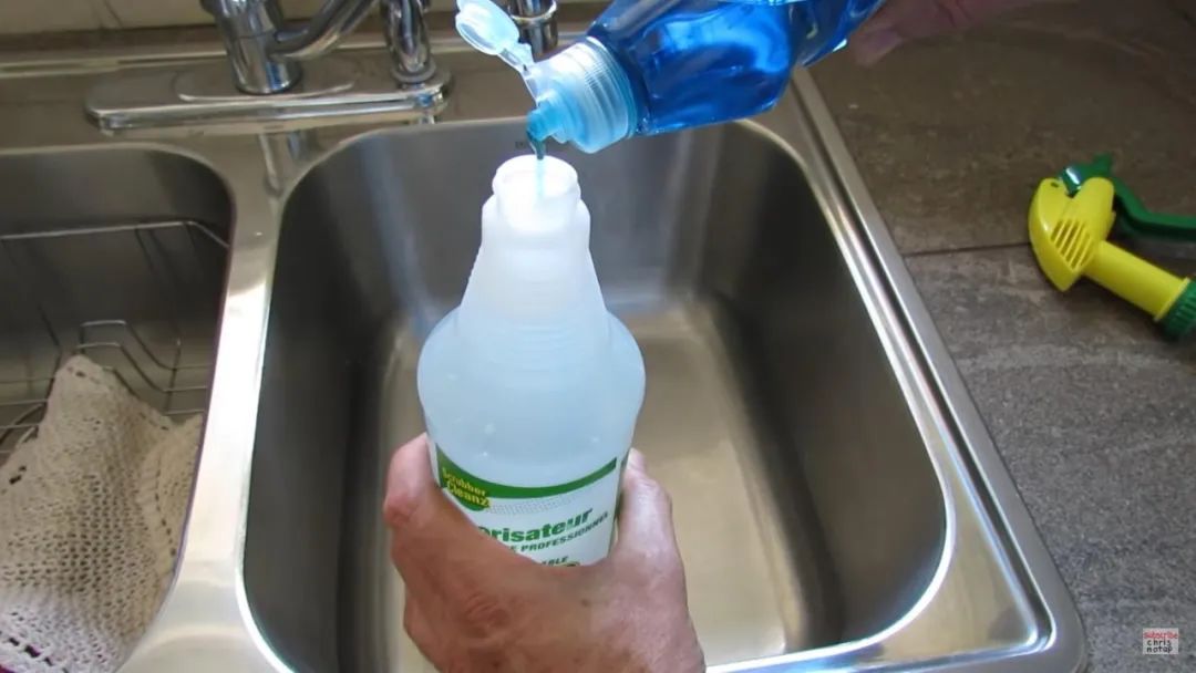 不谨慎在车上洒饮料,汽车被洒了几滴饮料有事吗