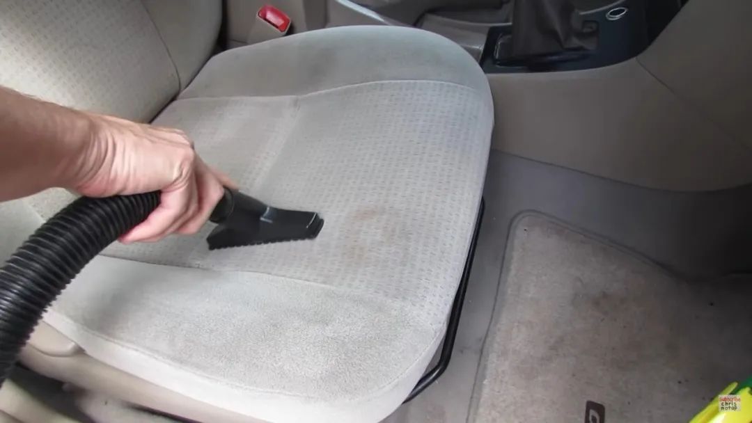 不谨慎在车上洒饮料,汽车被洒了几滴饮料有事吗