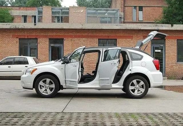 不谨慎在车上洒饮料,汽车被洒了几滴饮料有事吗