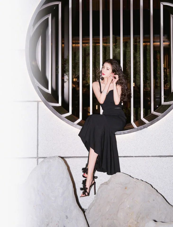 壹周潮话题|杨幂扶了个寂寞也美，万圣节Mai真的拼