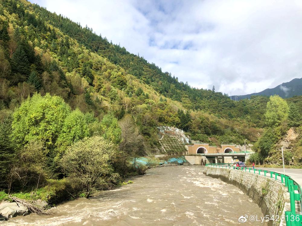“云上高速”来了！成都5.5小时飙拢青海，沿线一大波“神仙”景点，每站都是大美风光片