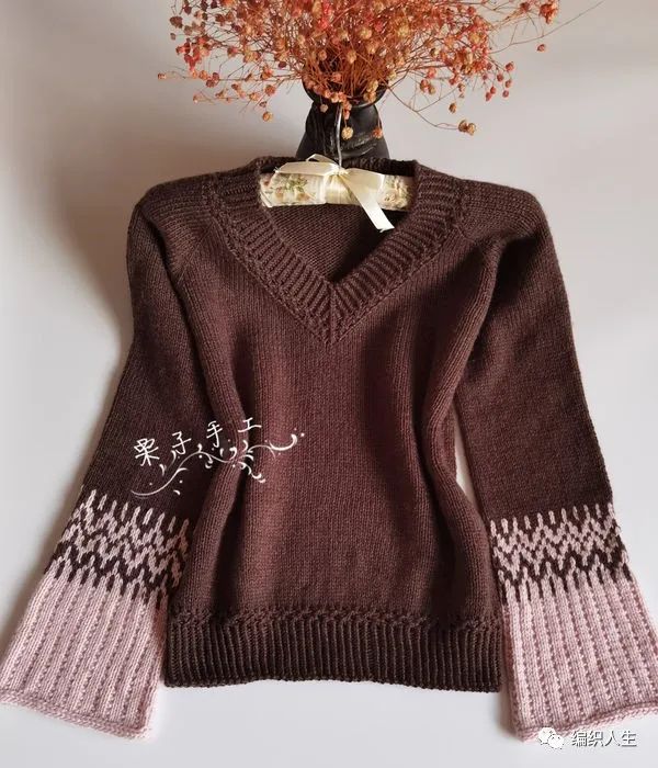 薄款v领毛衣编织图解,从下往上编织咖色开衫毛衣