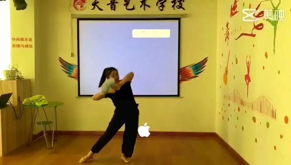 青年之家揭牌凝聚青春力量,凝聚青春力量服务乡村振兴