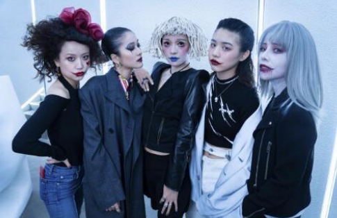 审美已被同化了,章子怡汪峰同框照