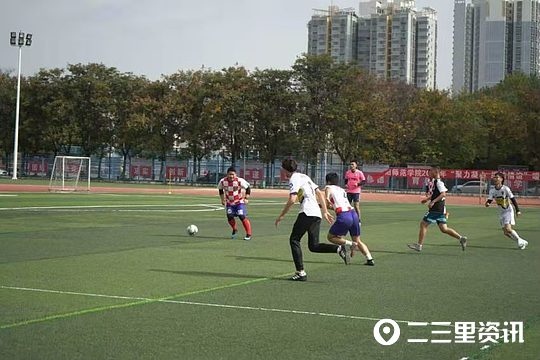 毕业18年再次回到高中母校,毕业18年后重聚校园