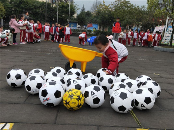 乡村幼儿园足球特色活动展示,幼儿园足球特色课程通知