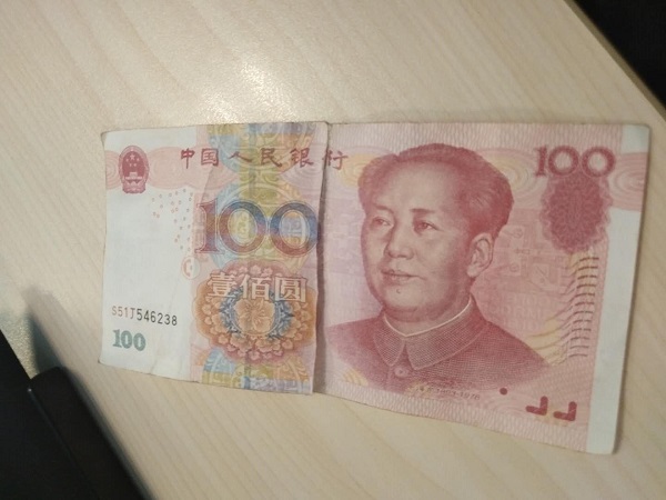 收银员撕毁老人百元钞票,营业员撕毁老人百元钞