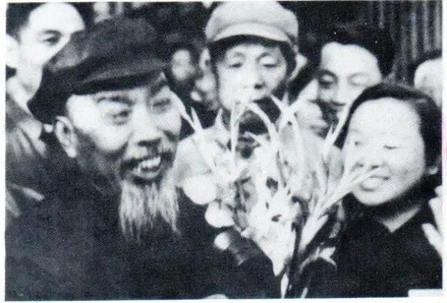 被毛*东泽**称为“国宝”！140年，这位史学宗师的名字仍然闪耀！