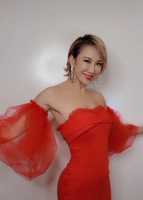 48岁的李玟有多迷人,47岁李玟晒素颜照