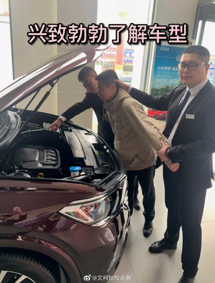 刘昊然在保温杯上班,刘昊然带保温杯上班