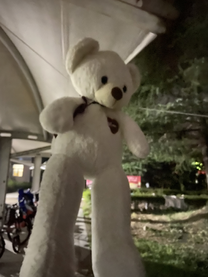 刘昊然在保温杯上班,刘昊然带保温杯上班