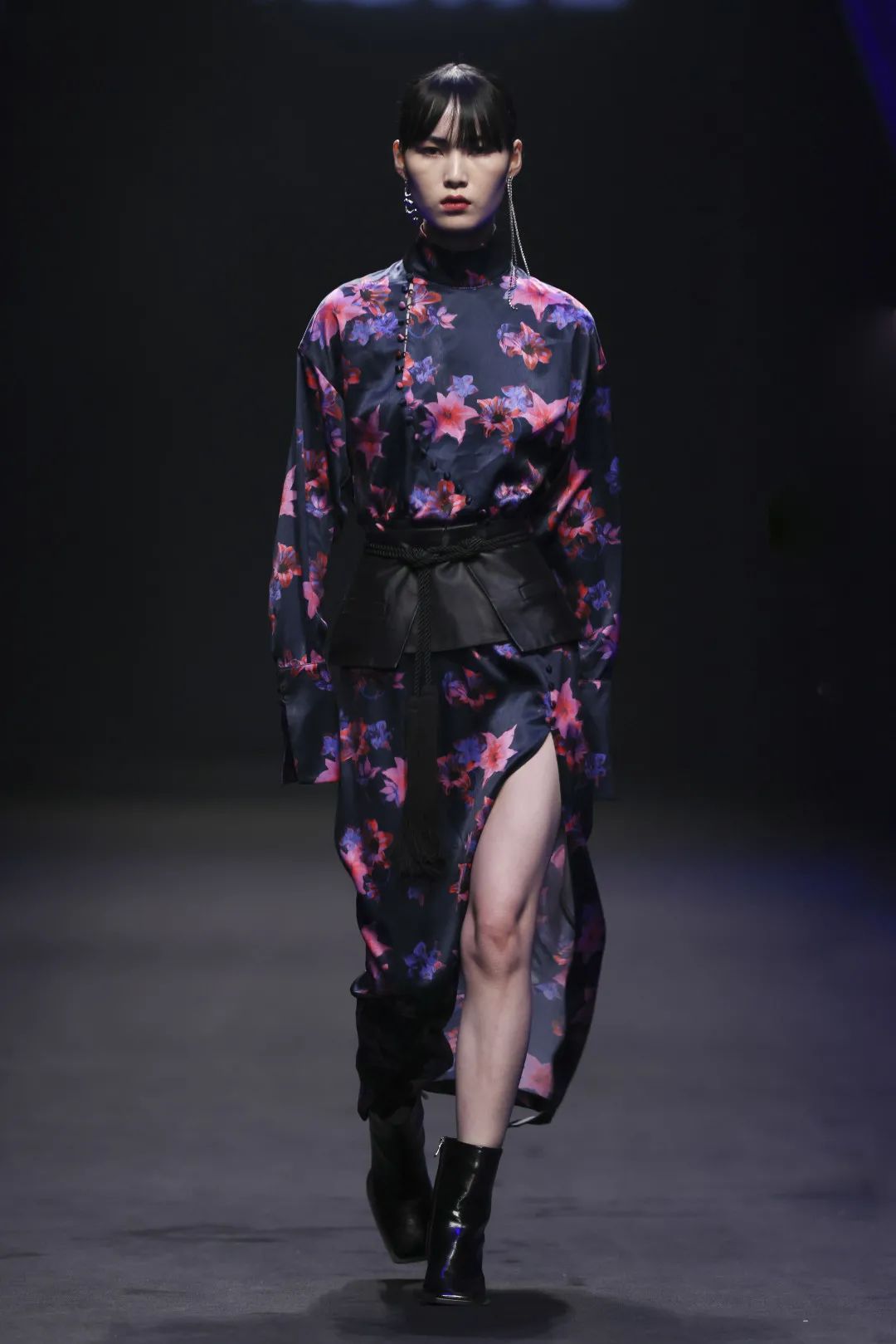 2023秋冬上海时装周秀场设计,2020春夏上海时装周展会分析