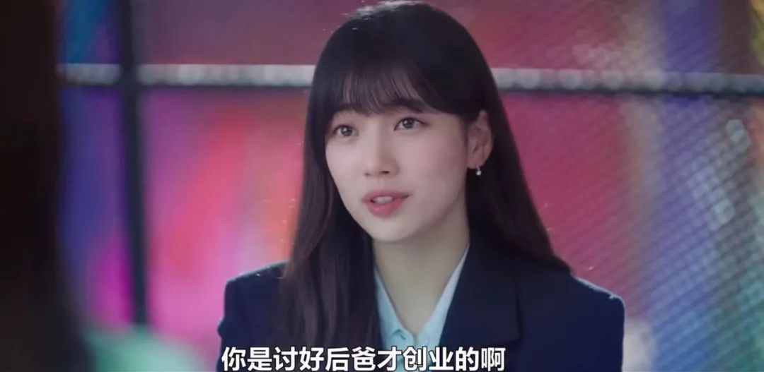 美女背爱马仕包,贫民窟女孩背的包