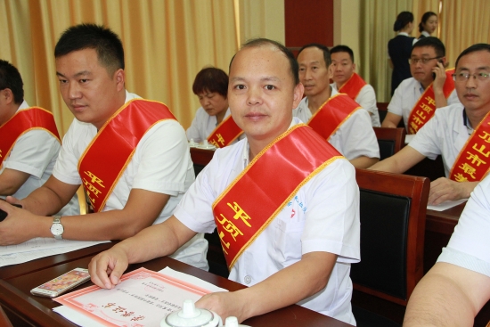 郏县人民医院血汗管内科主任万迎杰和他的团队在救死扶伤追求卓越的路上将医者仁心进行到底